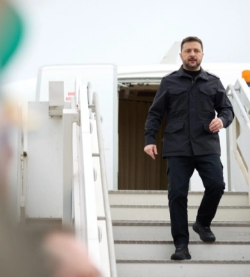 Зеленский прибыл в Испанию: встретится с премьером и королем