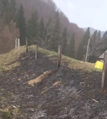 Вогонь із трави перекинувся на будівлю: на Тячівщині ледь не згоріли житлові будинки