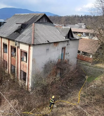 У Сваляві горіла закинута будівля
