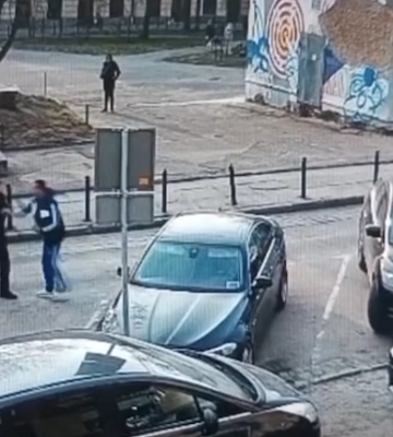 У Львові напали на інспектора з паркування (відео)