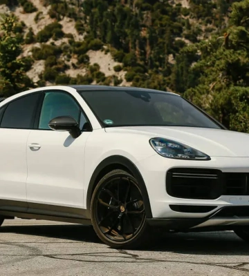 Очільник кіберполіції Чернігівщини отримав Porsche Cayenne у спадок від матері