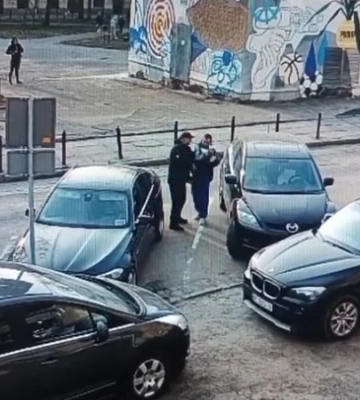 «Завдав ударів у голову та спину». У Львові п'яний чоловік напав на інспектора з паркування
