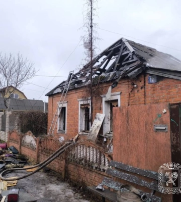 У Харкові та області внаслідок обстрілів постраждала жінка, пошкоджено житло та інфраструктуру