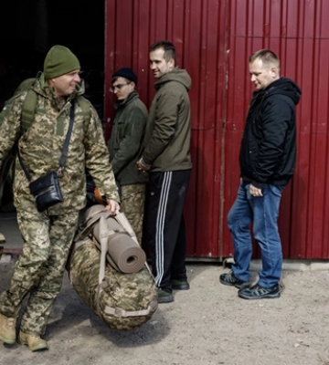 Имеют все. В Раде придумали, как будут искать уклонистов