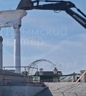 Окупанти демонтували білу ротонду в Алушті, яка є візитівкою міста