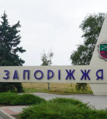 Росіяни вдарили по торговельному центрі у Запоріжжі