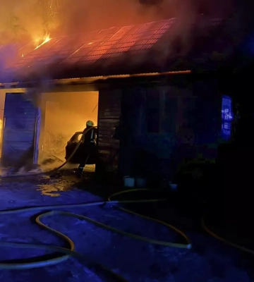 На Тячівщині ліквідували пожежу в надвірній споруді