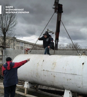 БЕБ викрило дві нелегальні АЗС у Павлограді