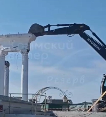Росіяни знищили "візитівку" Алушти - білу ротонду
