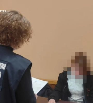 “Поділилась” дітьми, щоб допомогти виїхати за кордон: у Дніпрі викрили схему фіктивного батьківства