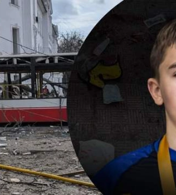 Підліток, який рік тому витягнув маму з "автобуса смерті", опинився у лікарні через обстріл