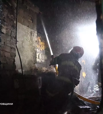На Дніпропетровщині під час нічної пожежі врятували чоловіка
