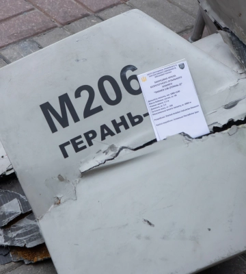 У Києві уламки БпЛА впали на дах нежитлової будівлі