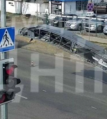 Ускладнення руху на лівому березі Дніпра: перекрито дорогу