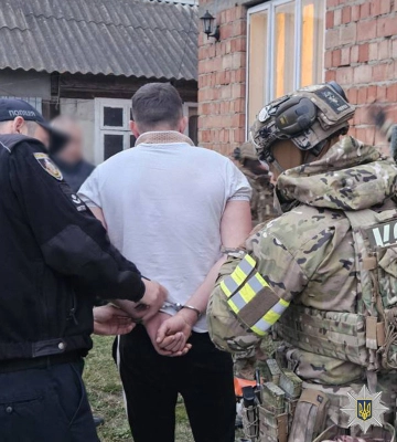 На Буковині правоохоронці затримали злочинця, який вкрав гроші військовослужбовця