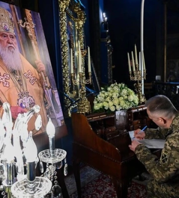 Сирський віддав останню шану Патріарху Філарету