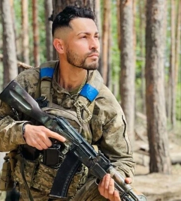 Бетмен захищає Україну: історія мексиканця, який служить у ЗСУ