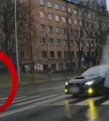 У Києві покарали водія Subaru, який не пропустив пішоходів — відео