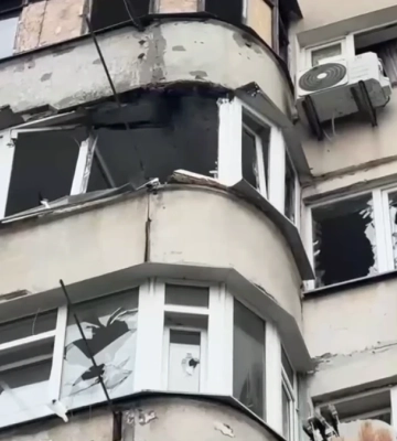 У Херсоні через російську атаку пошкоджені квартири. ВІДЕО