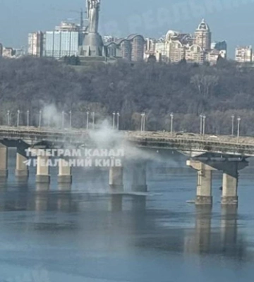 На мосту Патона сталася аварія тепломережі: що відомо