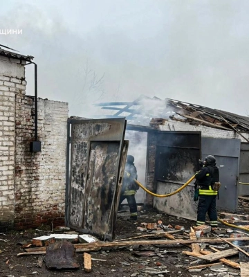 Масштабный пожар произошел утром в частном секторе Харькова (видео)