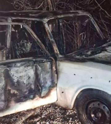 На Львівщині вночі згорів легковик: авто повністю охопило полум’я