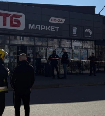 У Чернігові в супермаркеті АТБ вибухнув невідомий предмет, є поранені