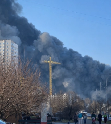 Под Киевом вспыхнул масштабный пожар: черный дым виден даже в центре столицы, видео