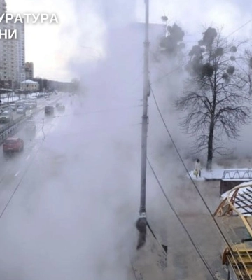 Померла 16-річна дівчина, яка впала в яму з окропом у Києві