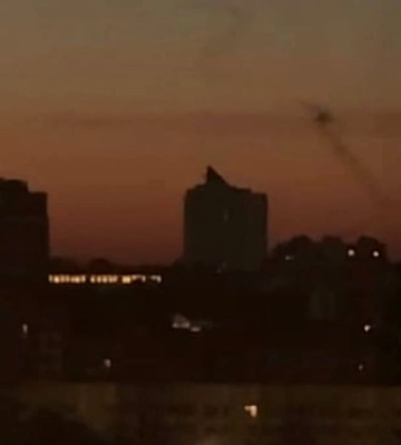 У російському порту Приморськ після атаки дронів палає паливний резервуар (Відео)