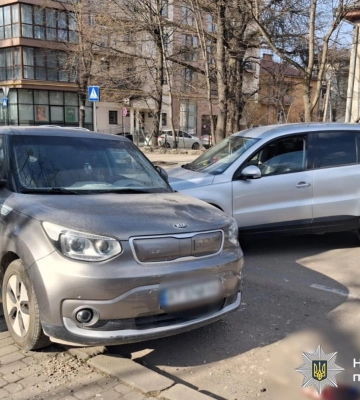 В Івано-Франківську внаслідок нетверезої ДТП постраждав 40-річний чоловік. ФОТО