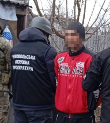 Автомати, гранати і набої: На Дніпропетровщині двох чоловіків підозрюють у збуті зброї