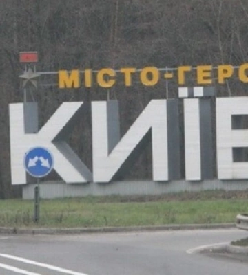 В Киеве обломки БпЛА упали на крышу нежилого здания