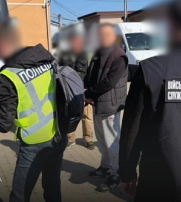 900 доларів за “документи без ТЦК”: двох коломиян викрили на корупційній схемі (ФОТО)
