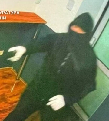 Напав на пункт обміну валют, щоб розрахуватися з боргами: підозру оголошено 40-річному киянину