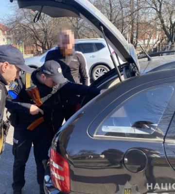 На Черкащині жінка поранила військового ножем і проколола колеса авто під час затримання чоловіка ТЦК