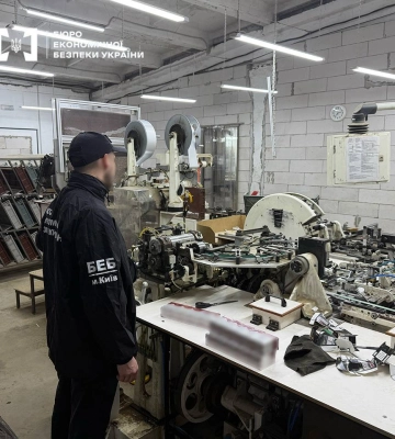 10 тисяч цигарок за хвилину: у Чернівцях викрили підпільне виробництво
