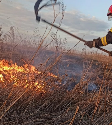 За минулу добу в рятувальники Рівненщини ліквідували 26 пожеж