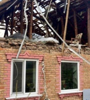 Поранено жінку, здійнялася пожежа, побито будинки та інфраструктуру: РФ понад 20 разів атакувала Дніпропетровщину