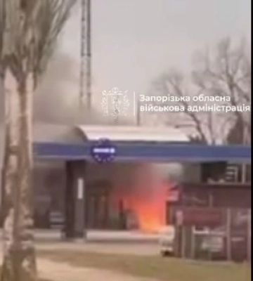 Рашисти знову вдарили по Запоріжжю: горить АЗС. ВIДЕО