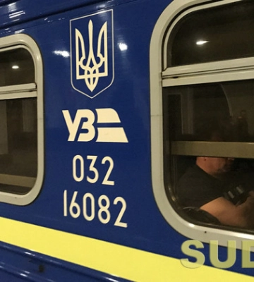 В Україні через обстріл низка поїздів затримується: що відомо
