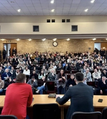 Гімназію «Київська Русь» визнано аварійною, дітям вхід заборонено: що відомо про скандал у столиці
