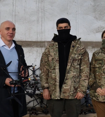 Від громади Миколаєва військовим передали чергову партію дронів