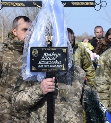  Загинув в Авдіївці два роки тому: на Волині попрощалися з прикордонником  Василем Кравчуком 