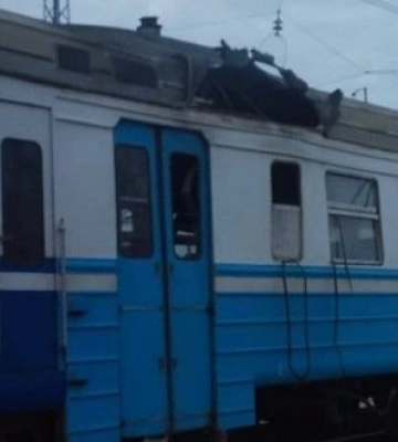"Укрзалізниця" про загибель пасажира на Харківщині: попередньо, він відмовився евакуюватися. ФОТО