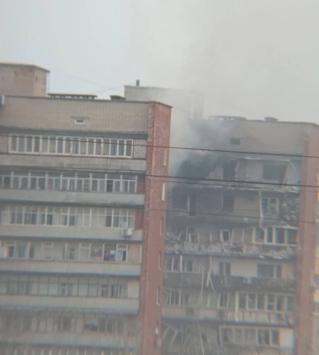 Росія вдарила дроном по багатоповерхівці у Дніпрі, є постраждалі