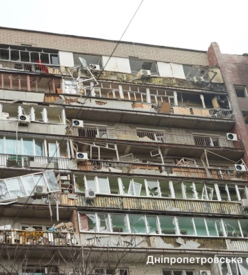 Враг нанес удар по Днепру: повреждено многоэтажное здание (обновлено)