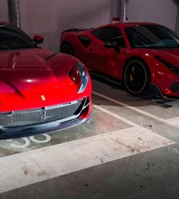 Более 500 000 долларов. В Киеве заметили парковку с эксклюзивными Ferrari