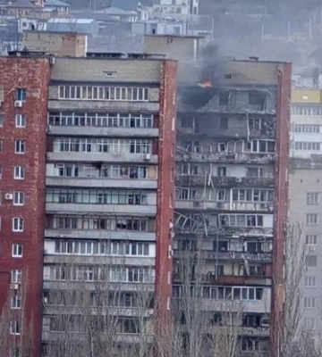 Россияне атаковали многоэтажный дом в Днепре