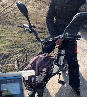 У Сарнах зупинили п’яного водія електровелосипеда — 1,55 проміле